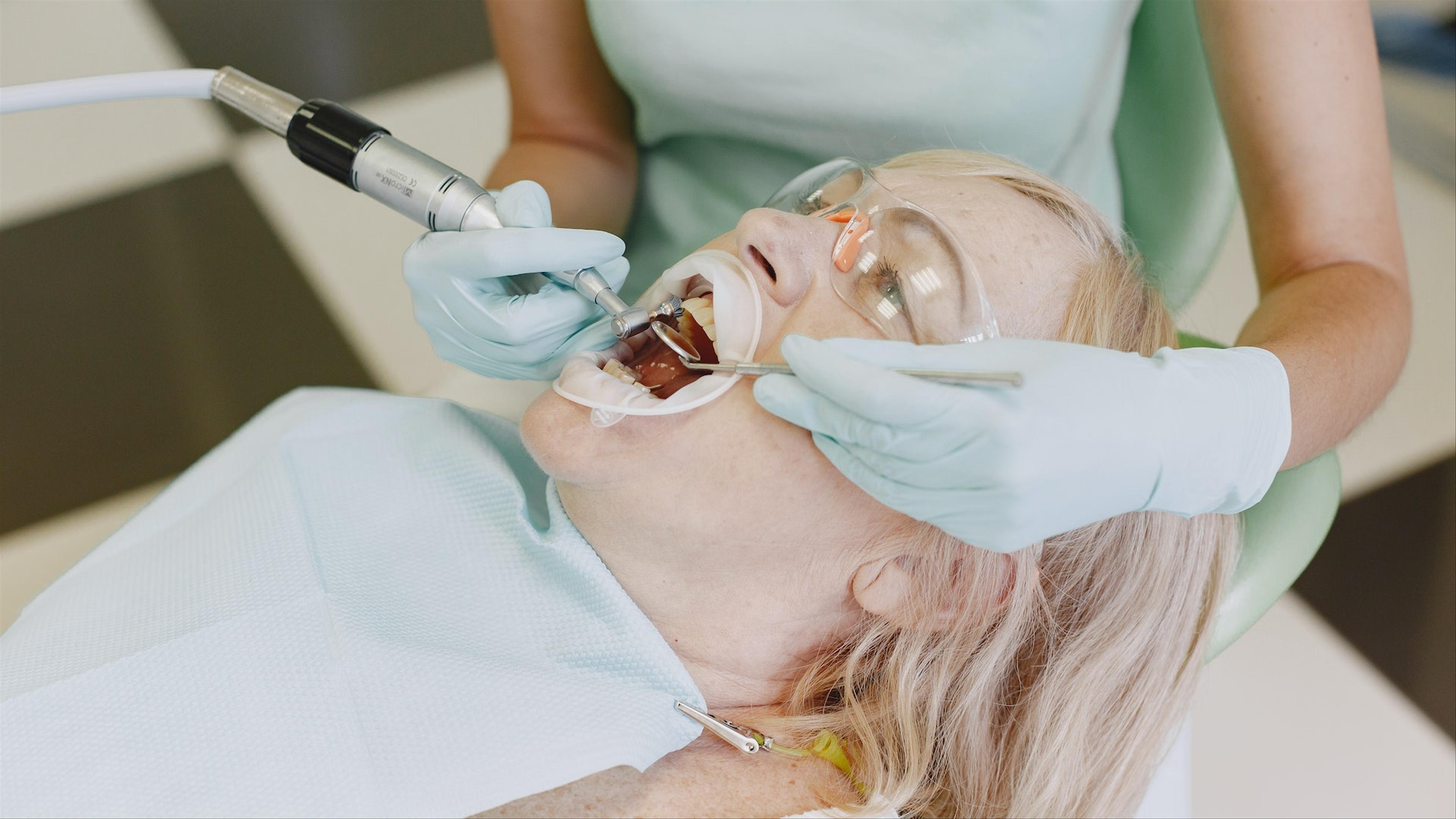 Dental hygienist performing teeth scaling at Klinik Pergigian T3